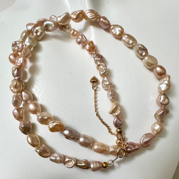 Keshi Pearl Necklace with Pink and Cream Hues 4.5-5.5mm - Picture 2 of 3